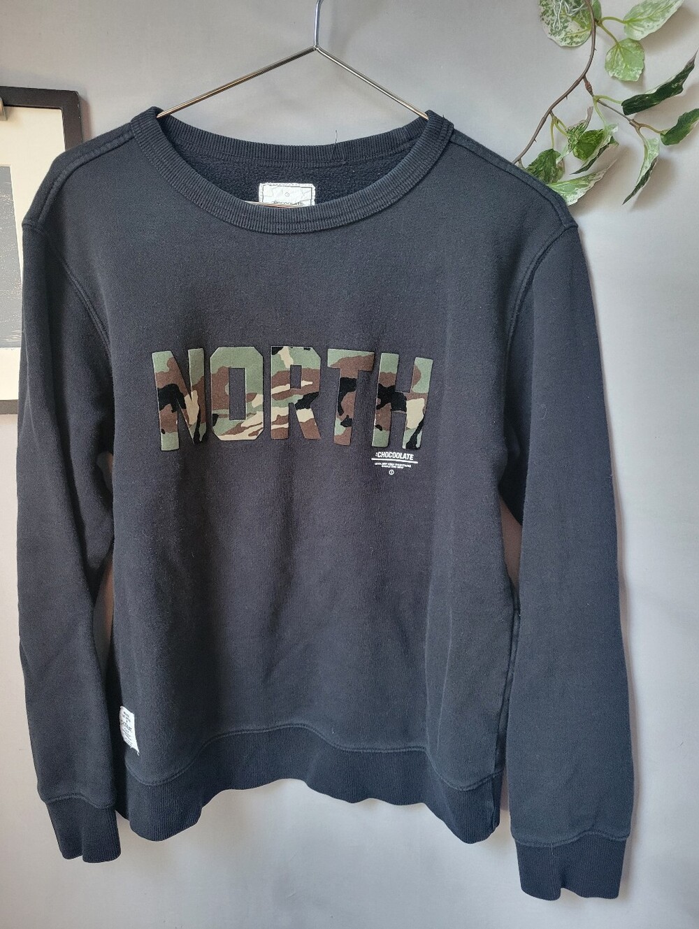 :Chocoolate Camo North Graphic Print Cotton Sweatshirt Black L